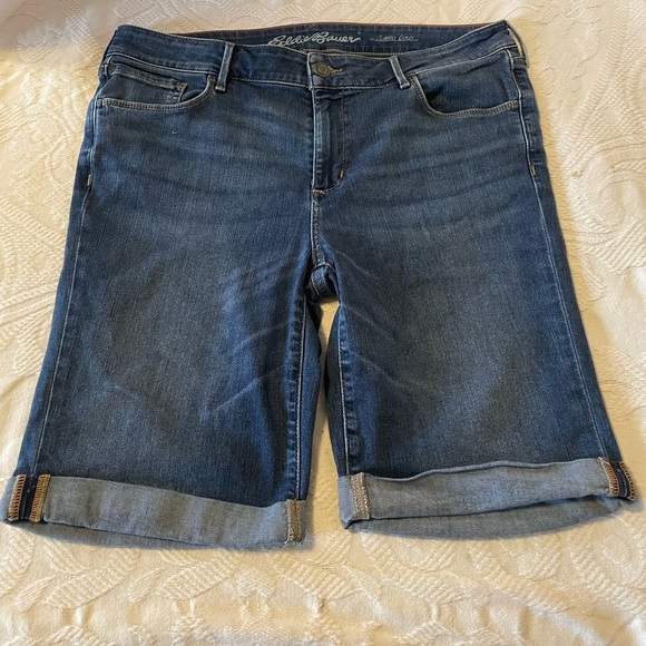 EDDIE BAUER Size 12 Cuffed Denim Jeans Shorts Slightly Curvy - Picture 1 of 12